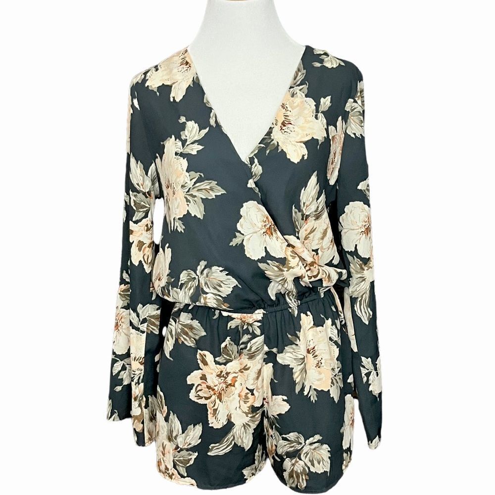 Lulu’s Prairie Daydream Floral Romper Washed Navy M